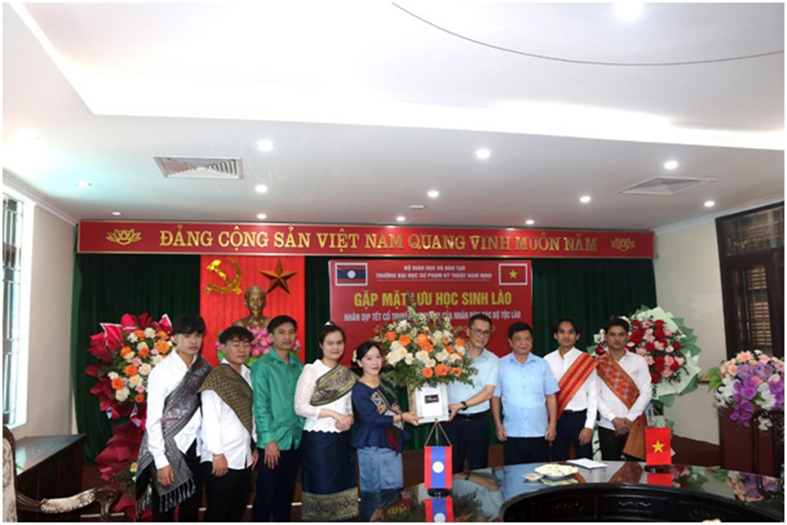 Trường Đại học Sư phạm Kỹ thuật Nam Định tưng bừng đón Tết Bunpimay cùng Lưu học sinh Lào