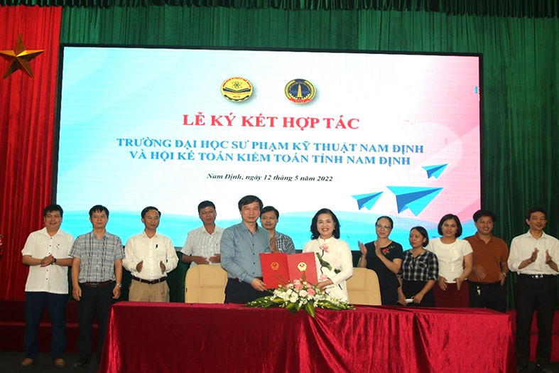 Trường Đại học Sư phạm Kỹ thuật Nam Định ký kết hợp tác chiến lược với các doanh nghiệp, mở rộng cơ hội cho sinh viên