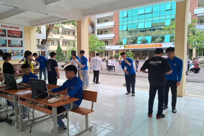 Liên Chi đoàn Khoa Điện - Điện tử: Một năm học nỗ lực vượt khó và gặt hái thành công