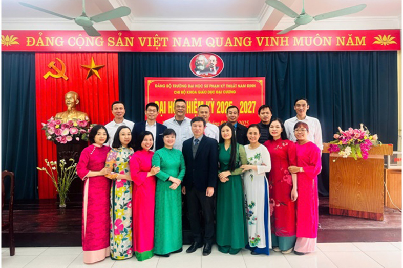 Chi bộ Khoa Giáo dục Đại cương tổ chức thành công Đại hội điểm nhiệm kỳ 2025-2027