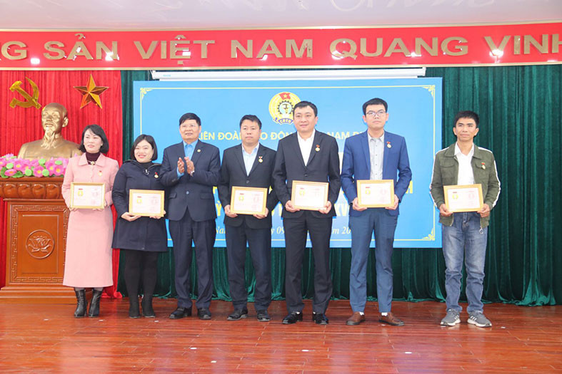 Đồng chí Trịnh Xuân Phong – Vinh dự Nhận Bằng Lao động Sáng tạo của Tổng Liên đoàn Lao động Việt Nam