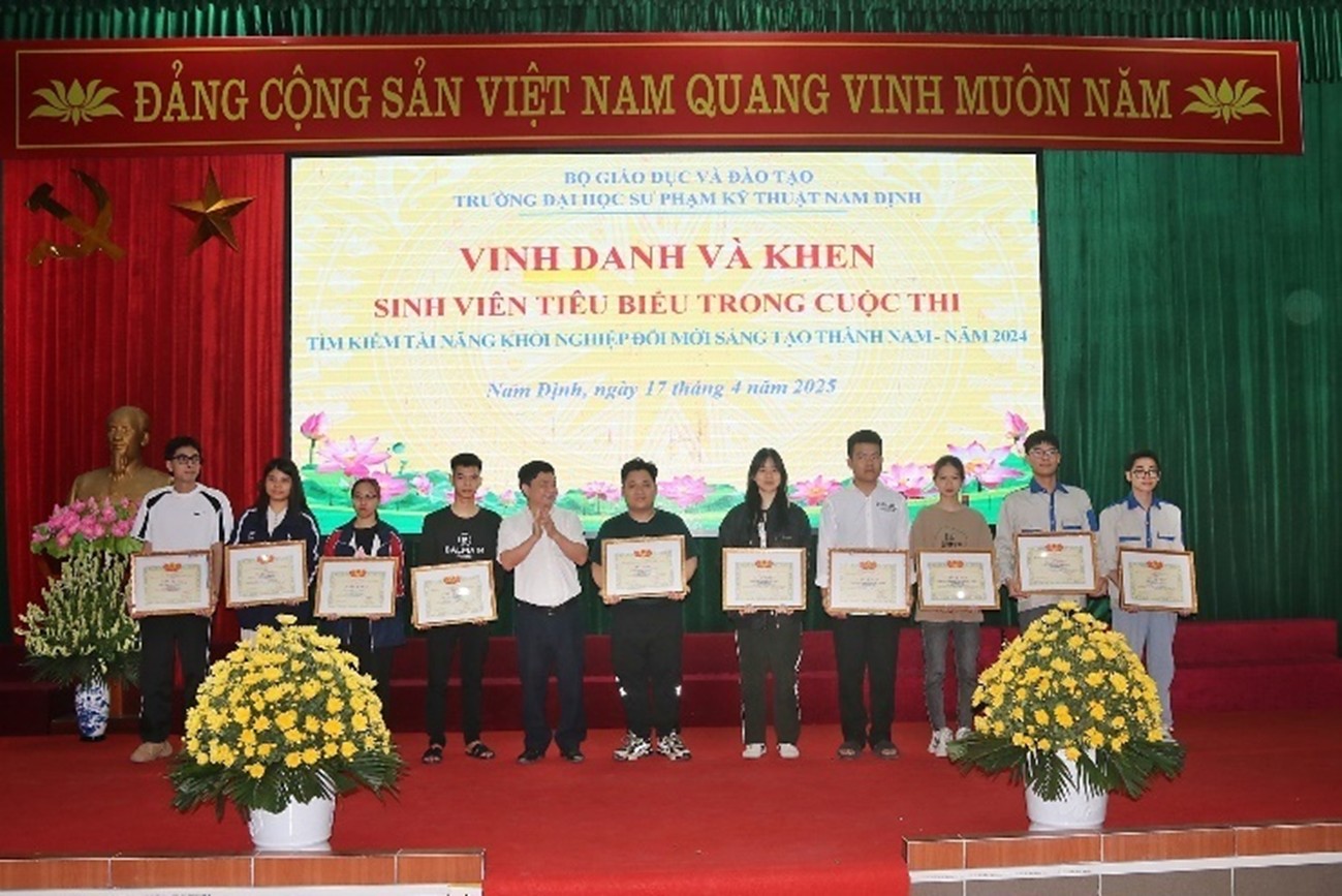 Trường Đại học Sư phạm Kỹ thuật Nam Định tổ chức hội nghị tuyên dương tập thể và cá nhân tham gia các cuộc thi, kỳ thi cấp tỉnh, khu vực, quốc gia