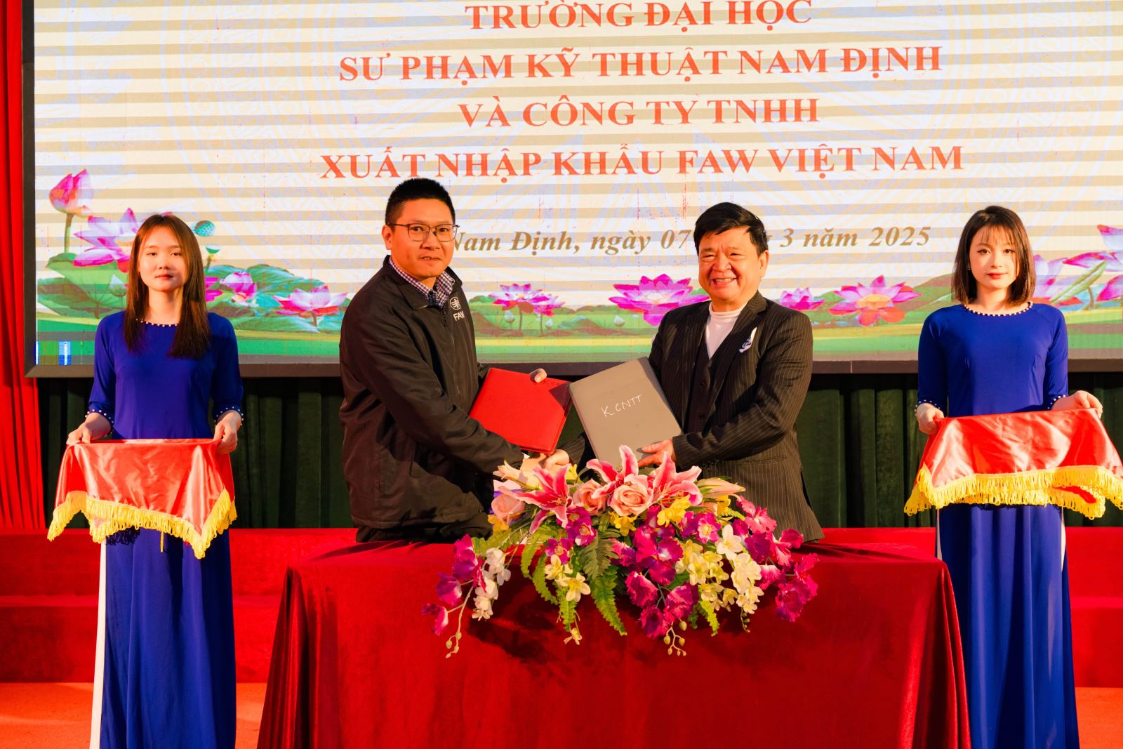 Hội nghị xúc tiến FAW khu vực Nam Định & Lễ ký kết hợp tác giữa Trường Đại học Sư phạm Kỹ thuật Nam Định và Công ty TNHH xuất nhập khẩu FAW Việt Nam